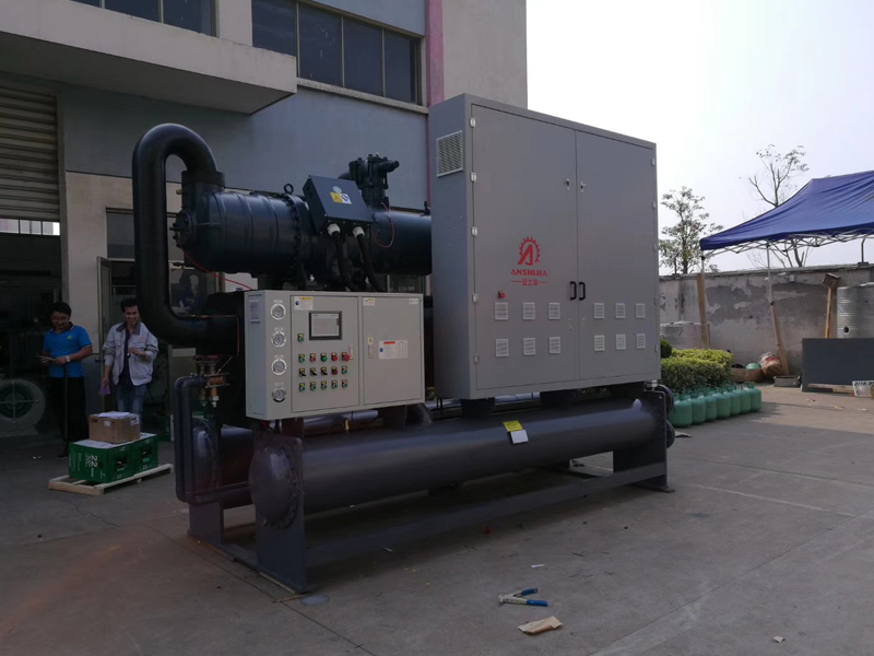 水冷螺桿式冷水機(jī)